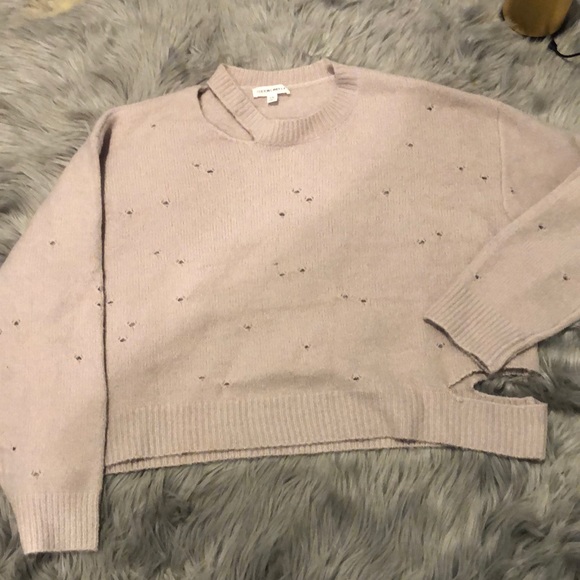 Cotton Candy Sweaters - 🦄Cropped sweater-distressed w little holes